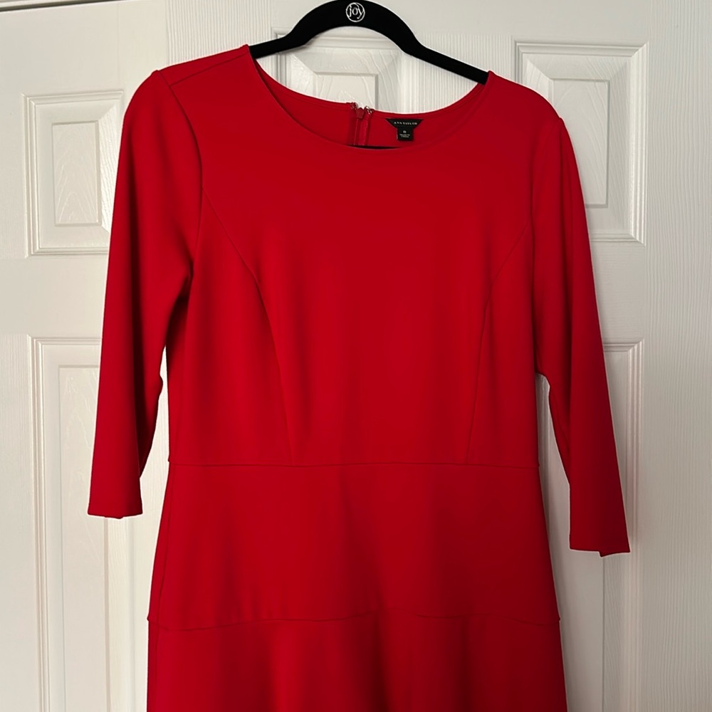 Excellent condition flattering Ann Taylor dress